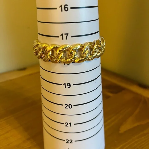 New York gold tone chunky necklace, bracelet, earrings set 16 “ - Picture 3 of 9